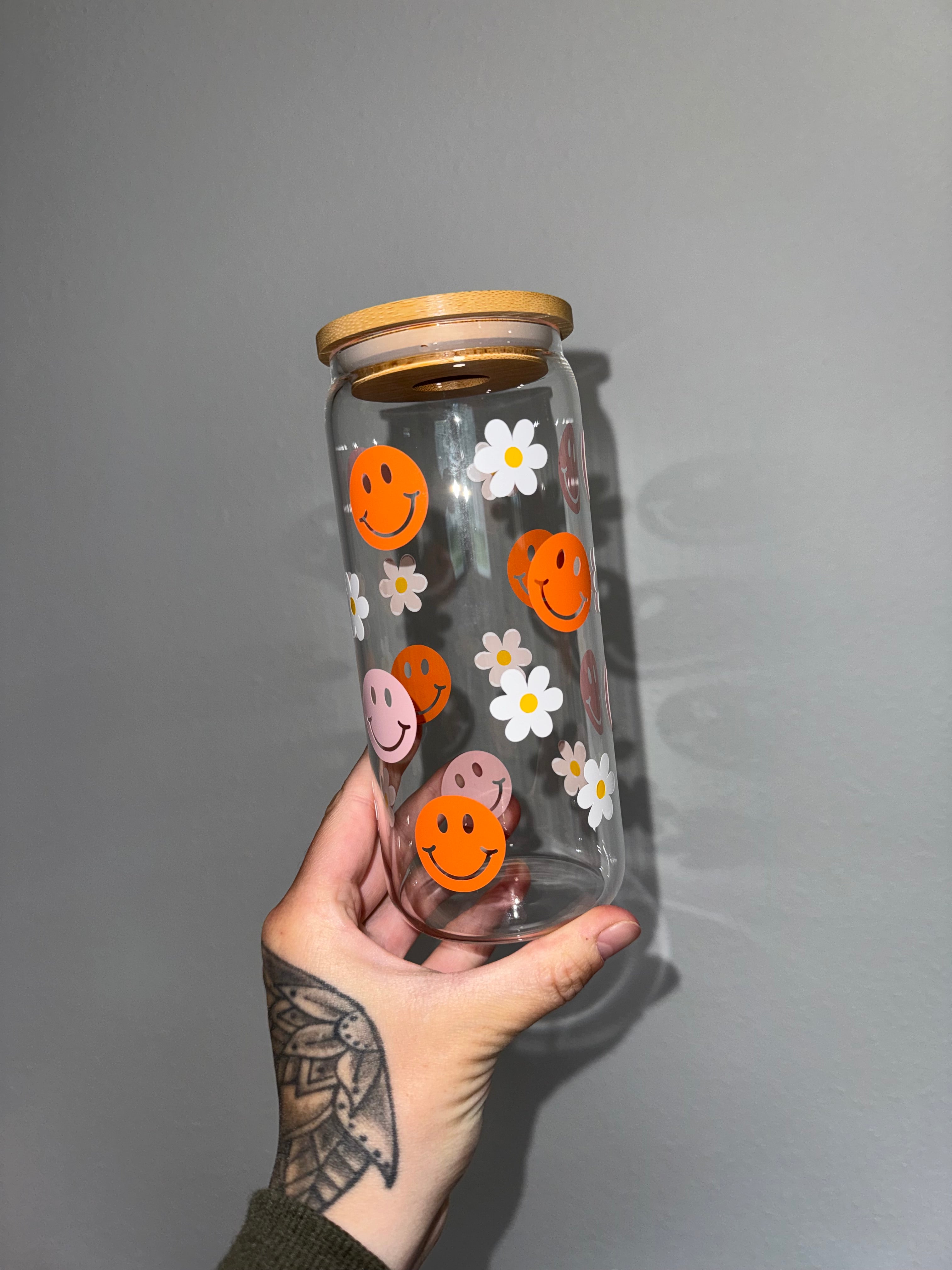Smileys & Flowers - Glass Tumbler